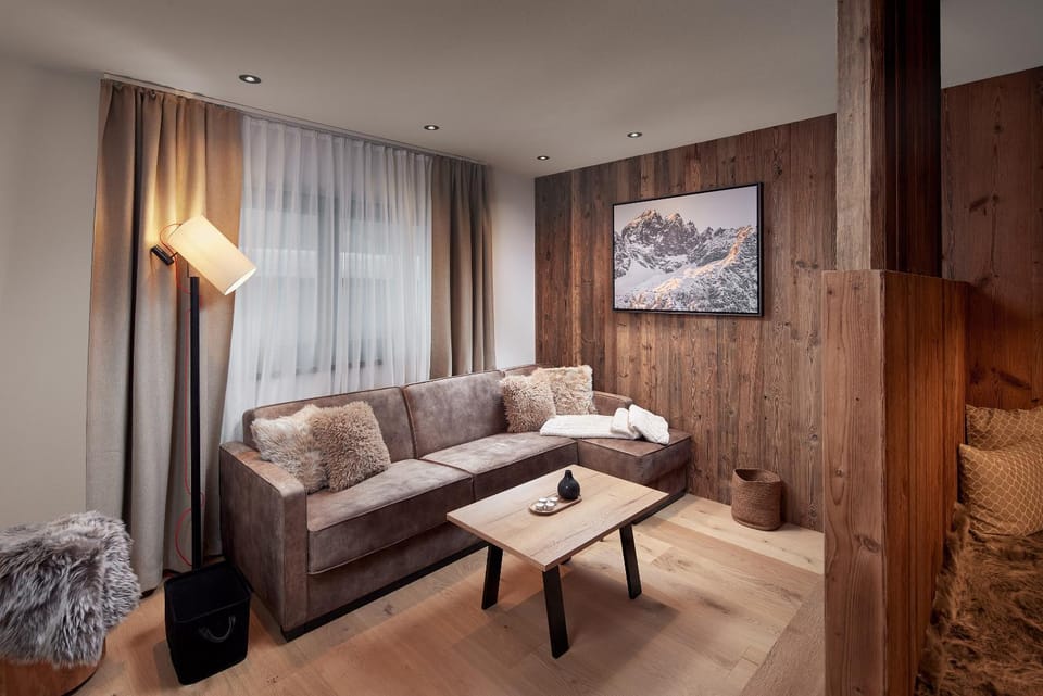 Living room, Photo of the whole room