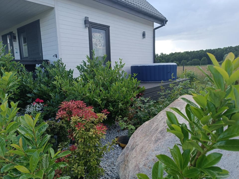 Property building, Garden, Balcony/Terrace, Garden view