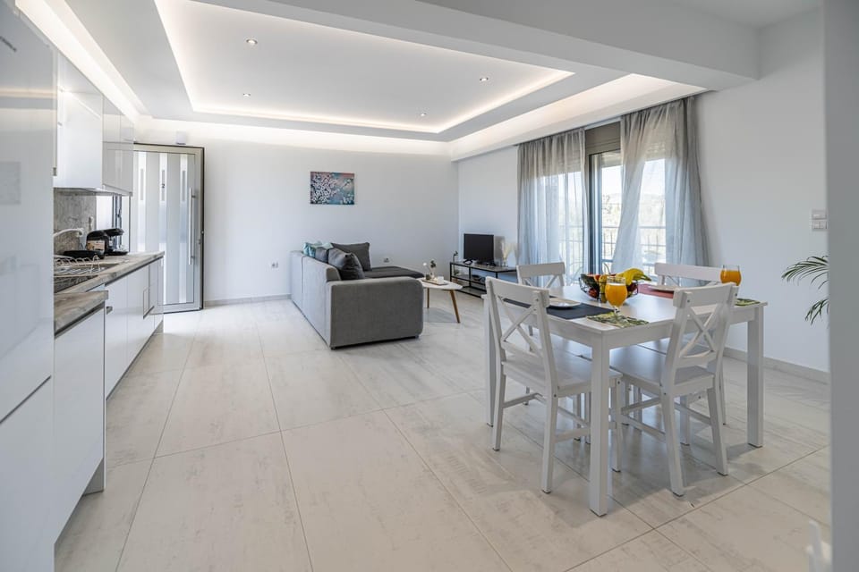 Kitchen or kitchenette, Living room, Seating area, Dining area