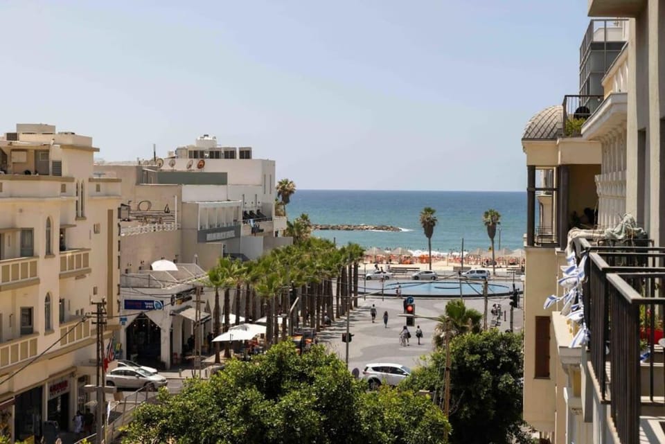 Sea View Geula Beach 2BDR Apartment in Tel Aviv-Yafo