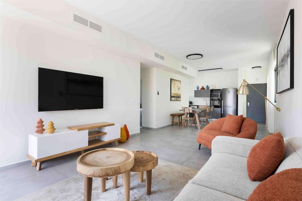 Sea View Geula Beach 2BDR Apartment in Tel Aviv-Yafo