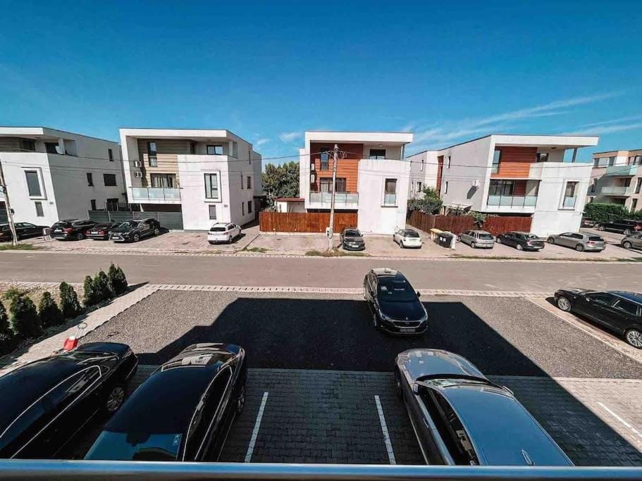 Neighbourhood, Street view