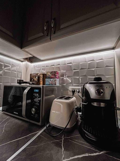 Coffee/tea facilities, Kitchen or kitchenette, minibar, oven, toaster