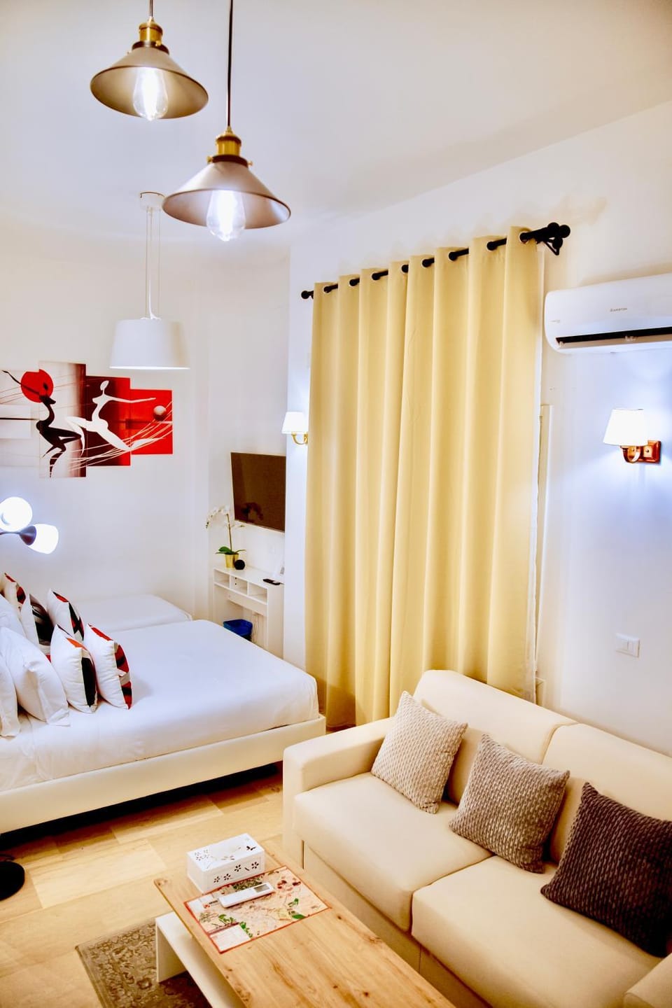 Bed, TV and multimedia, Living room, Photo of the whole room, Seating area, Bedroom