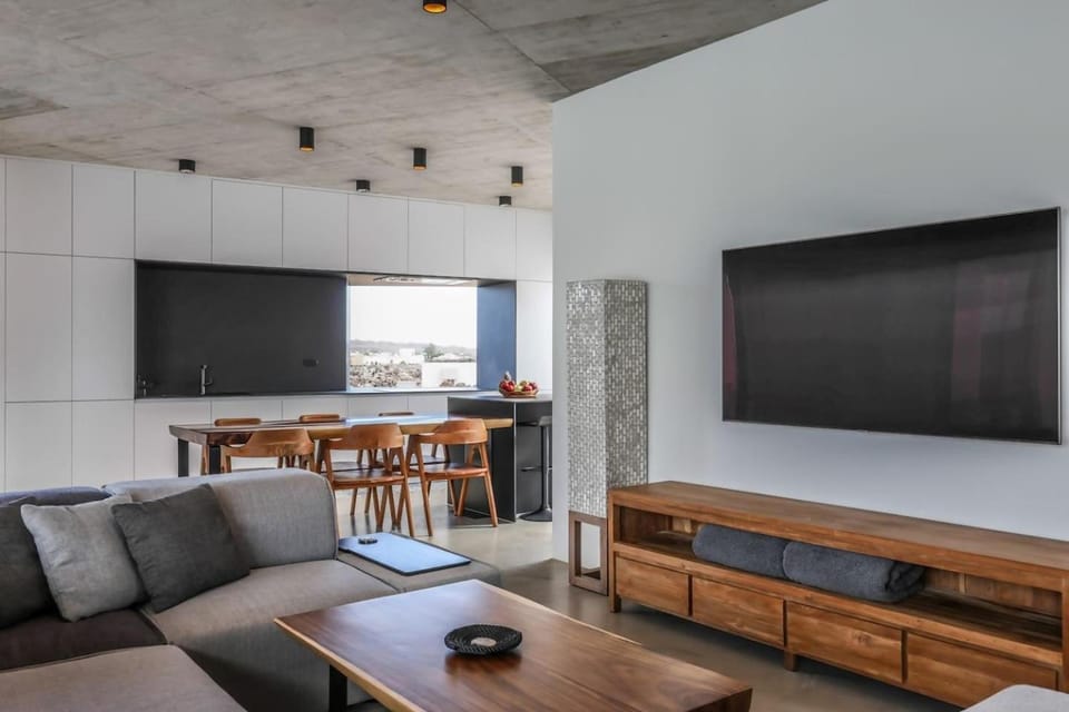 TV and multimedia, Living room, Seating area, Dining area, Evening entertainment
