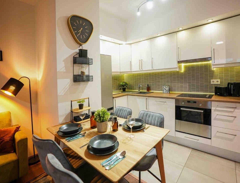 Kitchen or kitchenette, Dining area, dishwasher, minibar, pet friendly, stove, toaster