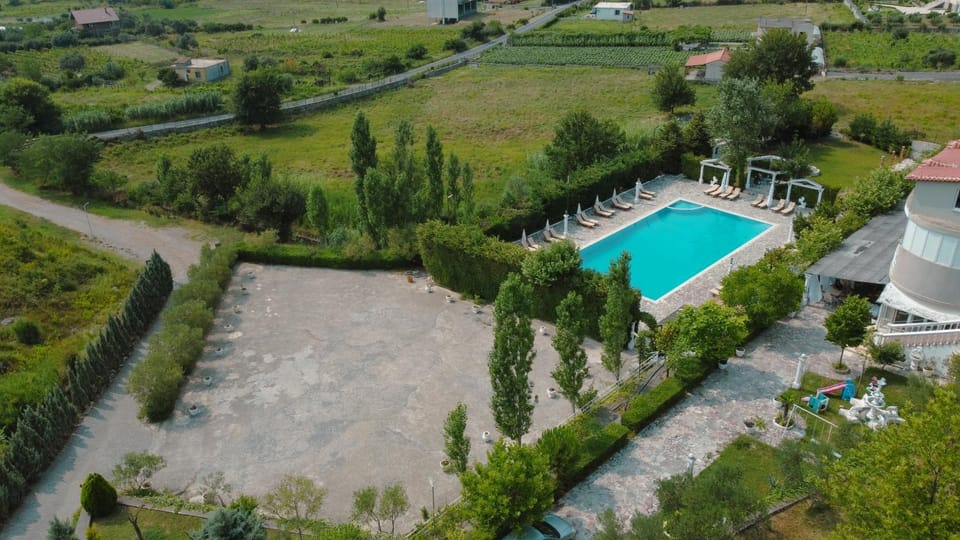 Day, Natural landscape, Bird's eye view, Garden, Garden view, Pool view, Swimming pool