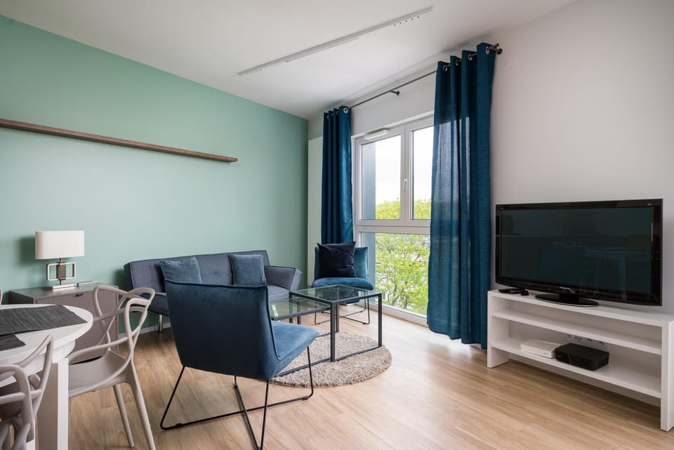 Communal lounge/ TV room, TV and multimedia, Living room, Seating area, Evening entertainment