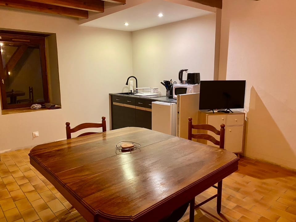 Kitchen or kitchenette, Living room, Seating area
