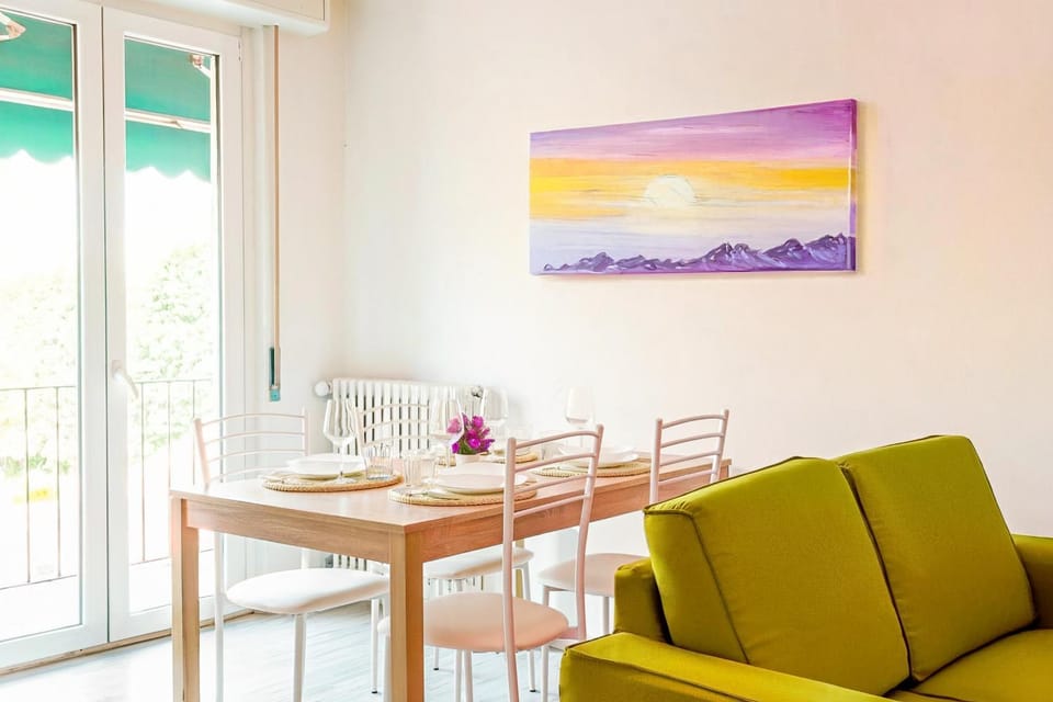 Living room, Decorative detail, Dining area