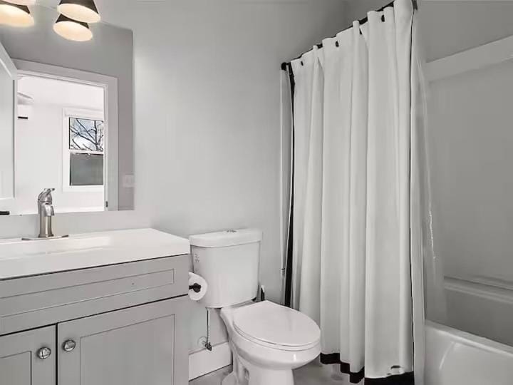 French Broad Overlook House in Woodfin