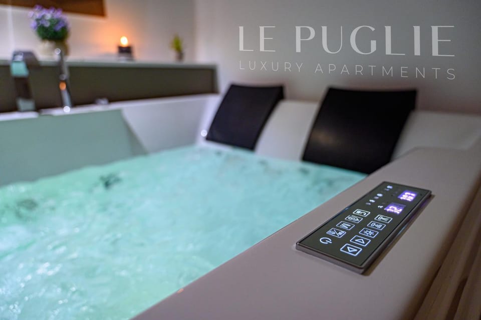 Hot Tub, Text overlay