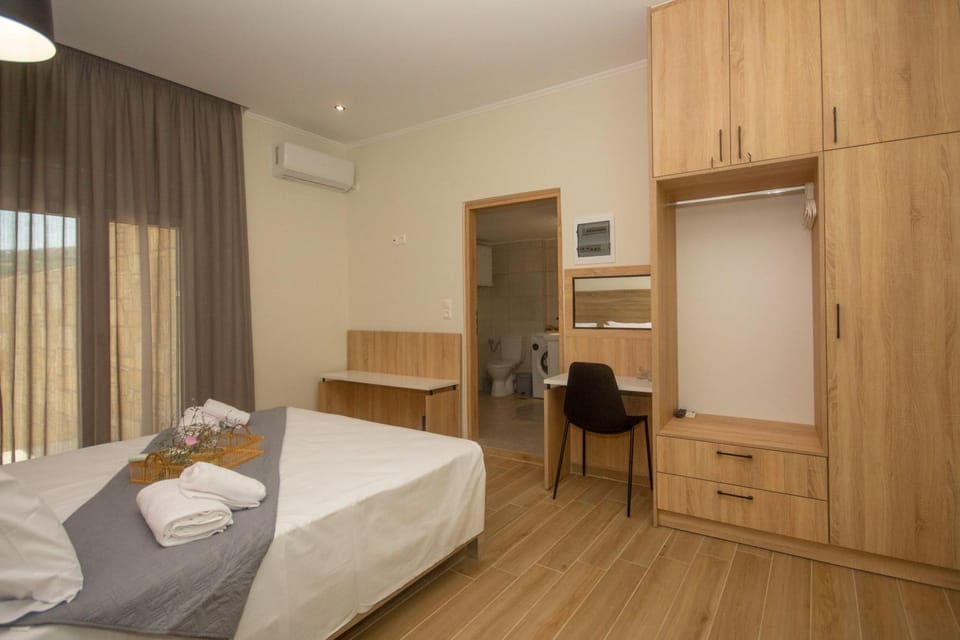 Bed, Photo of the whole room, Bedroom, hair dresser, air conditioner