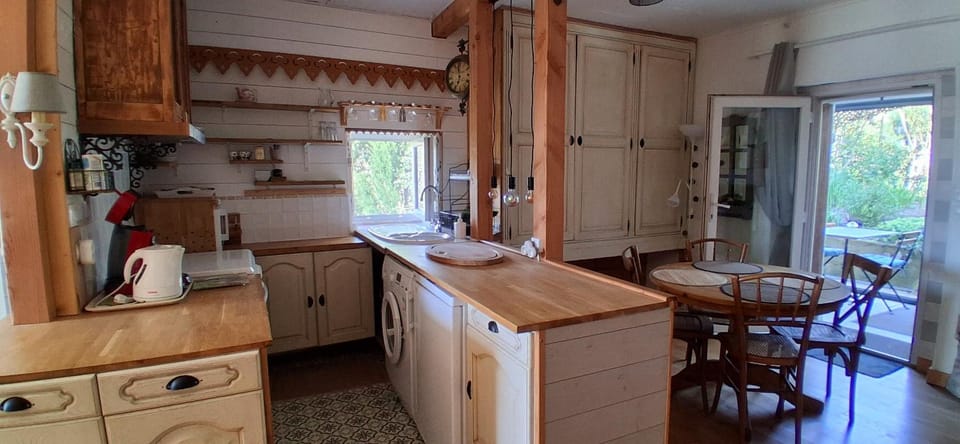 La Libellule, piscine, climatisation, wifi, vue ,jardin ,parking Apartment in Occitanie
