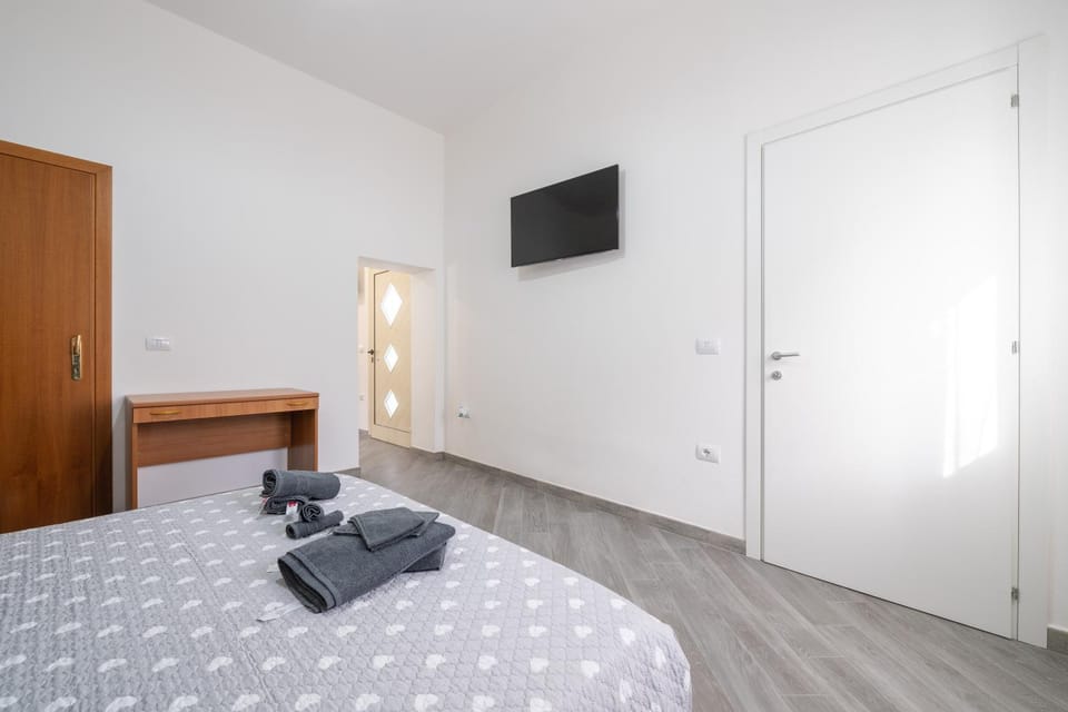 Living room, Bedroom