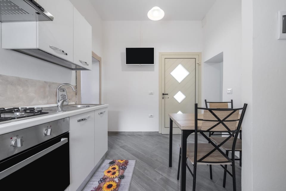 Property building, Kitchen or kitchenette, Living room