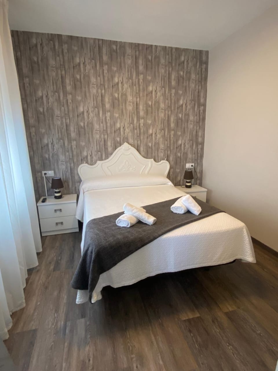 Bed, TV and multimedia, Photo of the whole room, Bedroom, locker, towels, wardrobe