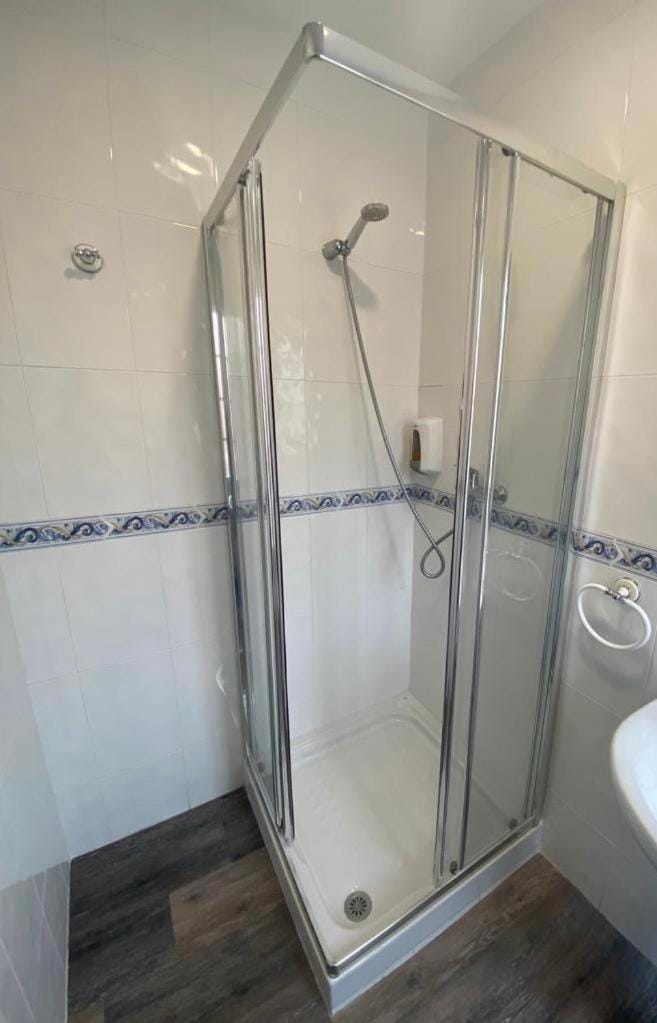 Shower, Bathroom, towels