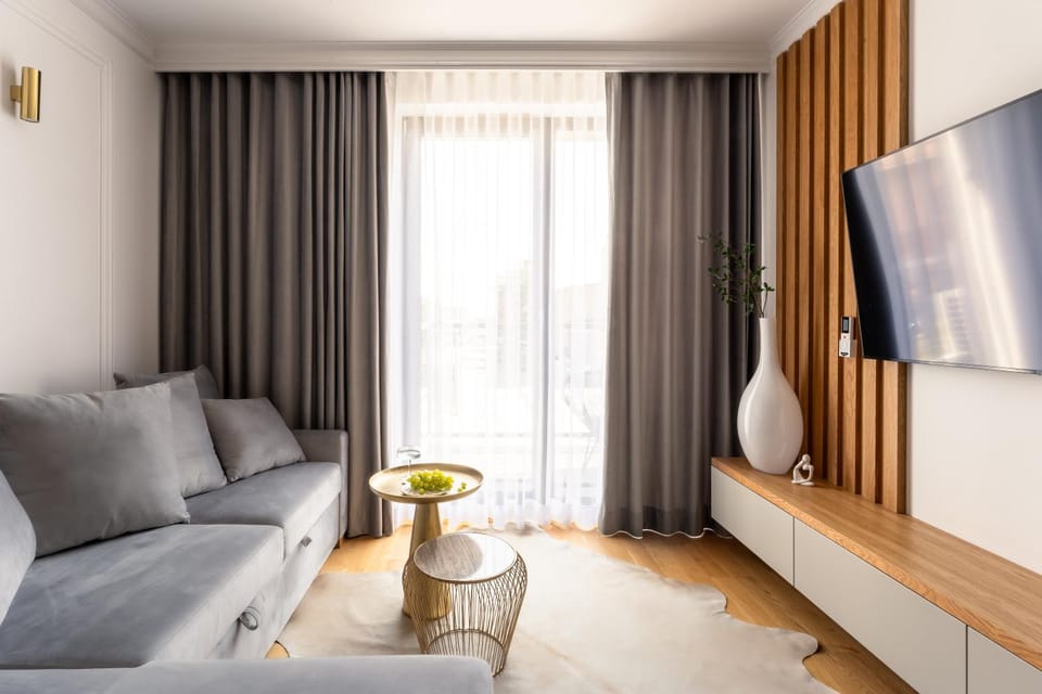 TV and multimedia, Living room, Seating area, Evening entertainment