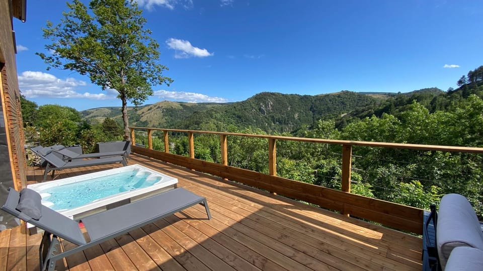 Patio, Spring, Natural landscape, Summer, Hot Tub, View (from property/room), Mountain view, sunbed