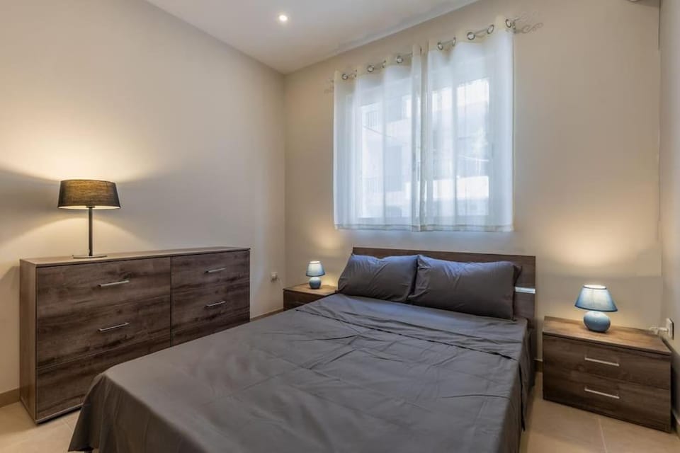 Beach Breeze Apartment Your Seaside Getaway by SF HOMES Apartment in Saint Paul's Bay