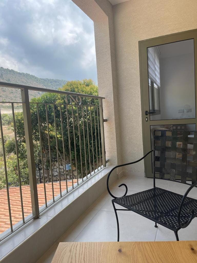 במורד ההר Apartment in North District