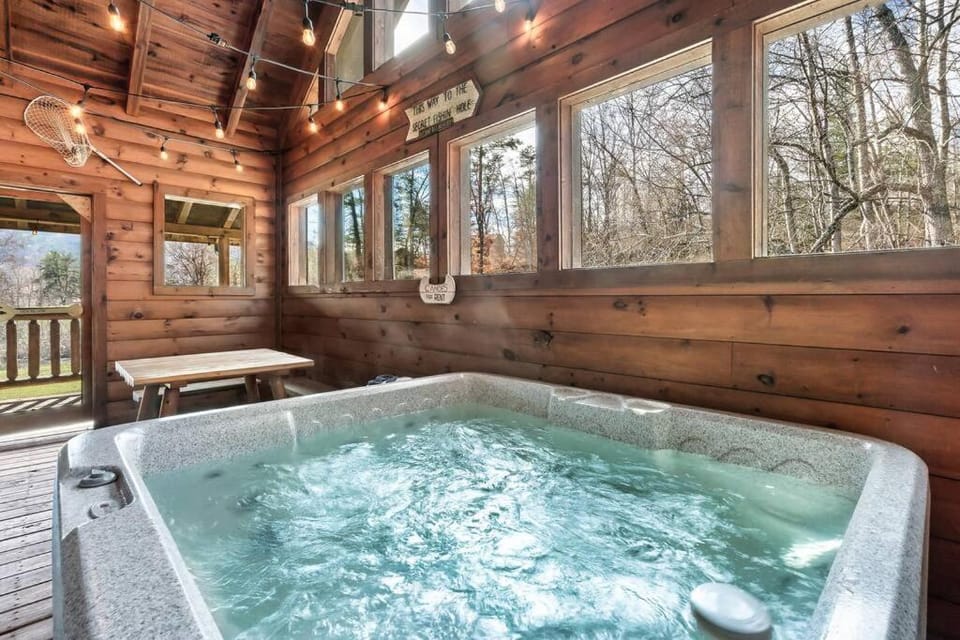 Spectacular MTNS Views with PRIVATE HOT TUB with Pool Table and Private Pond House in Sevier County