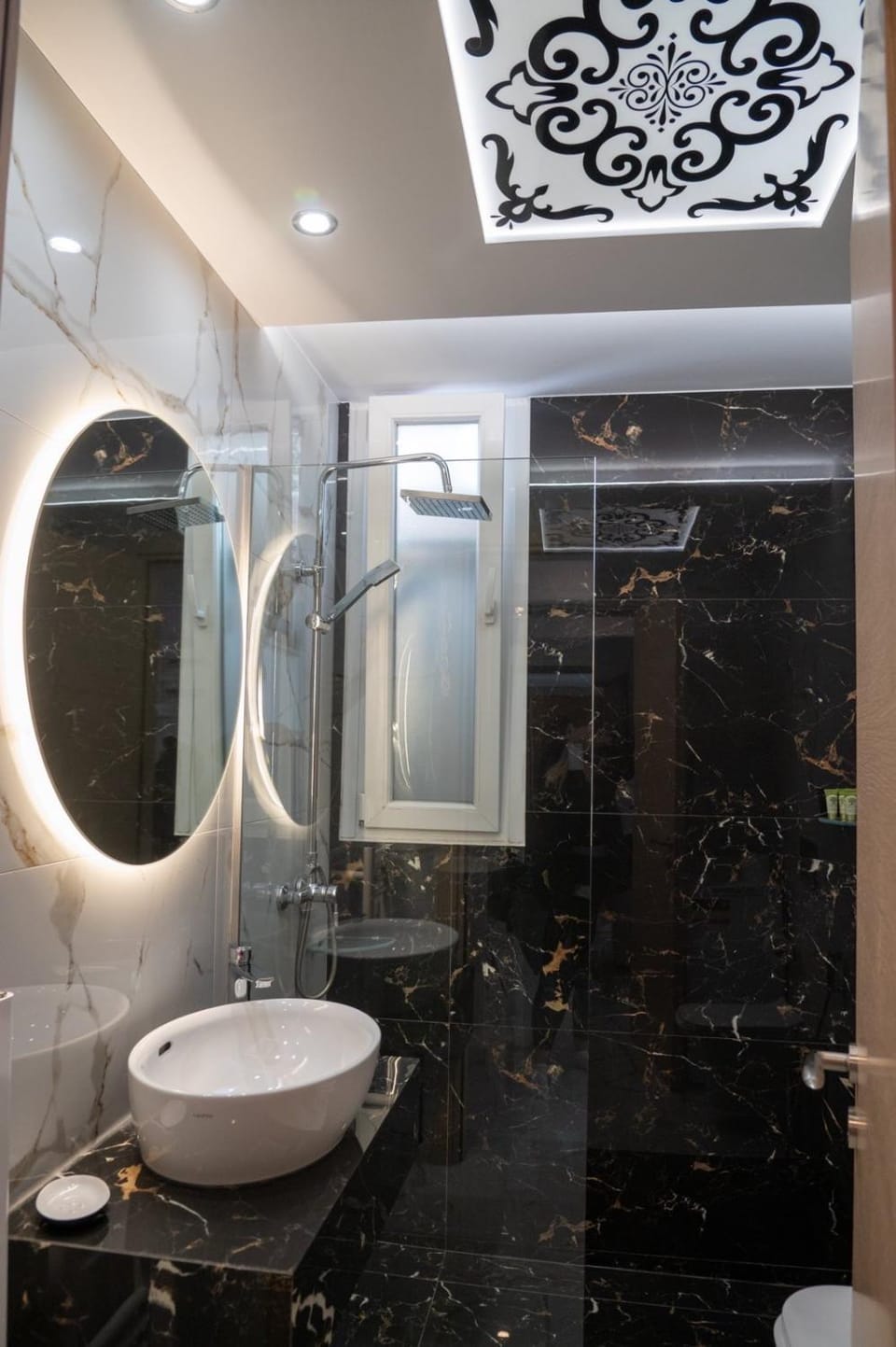 Valery's Artistic Home Apartment in Athens