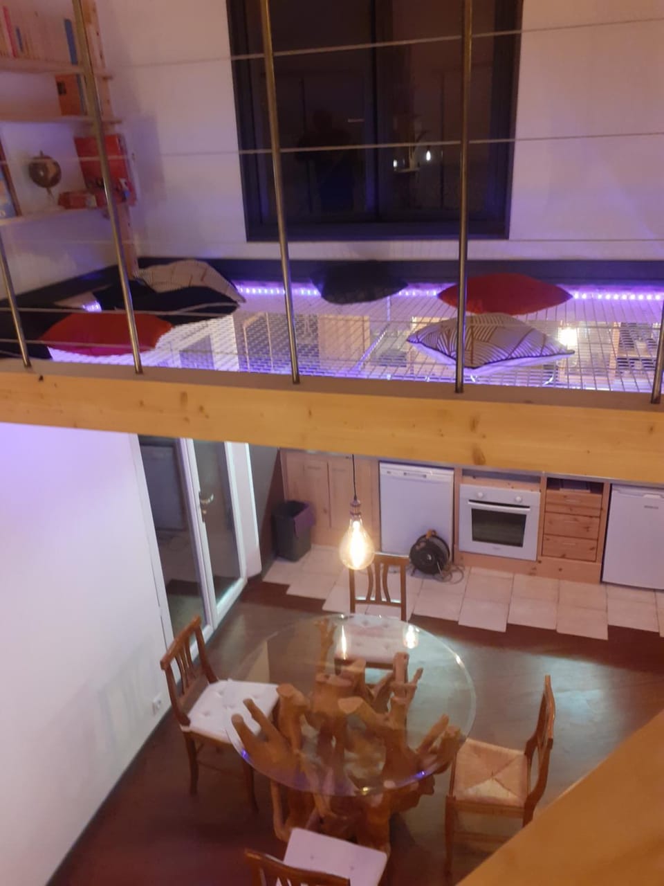 Restaurant/places to eat, Seating area