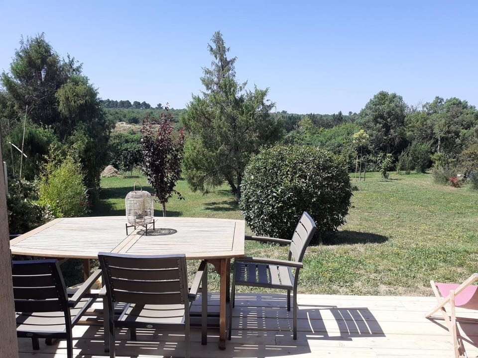 Patio, Spring, Natural landscape, Garden, Dining area, Garden view