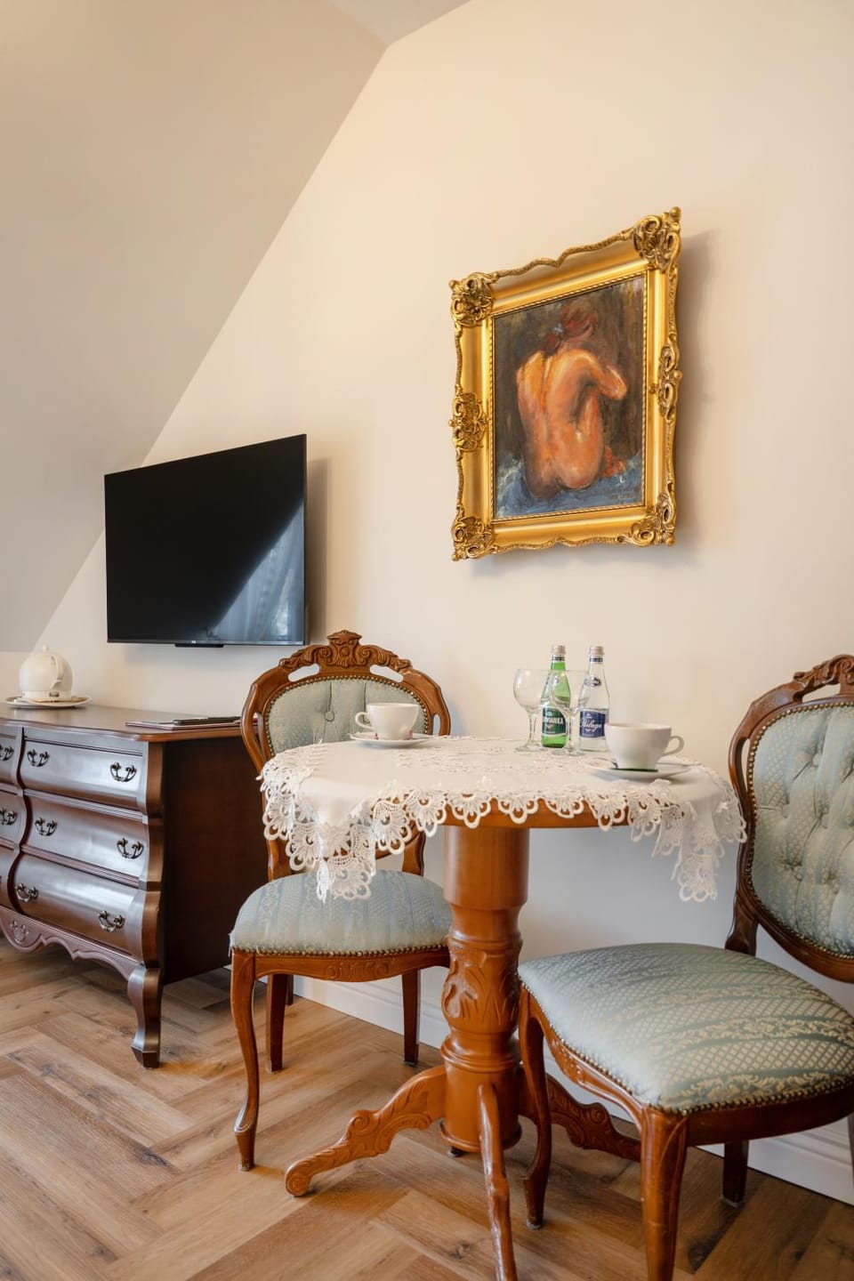 TV and multimedia, Photo of the whole room, Bedroom