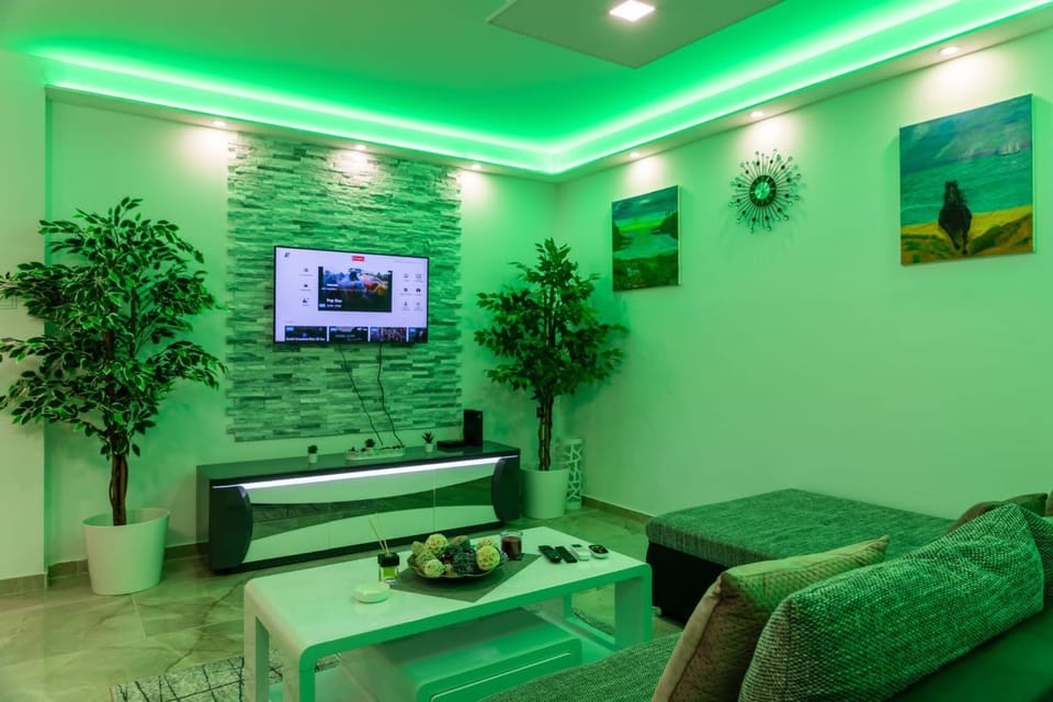 Communal lounge/ TV room, TV and multimedia, Living room, Seating area