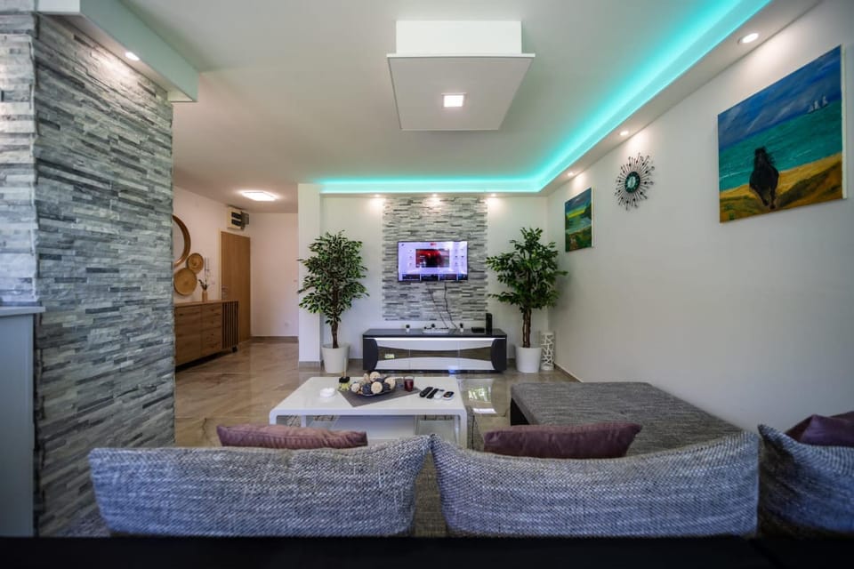 TV and multimedia, Living room, Seating area