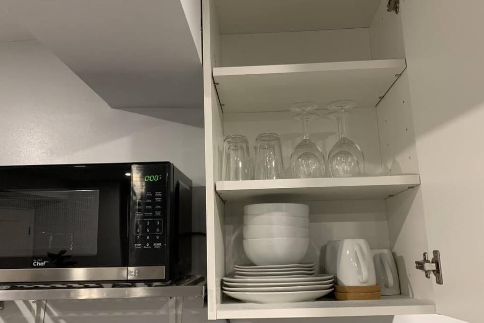 *Cozy, newly renovated, fully equipped* Apartment in Hamilton