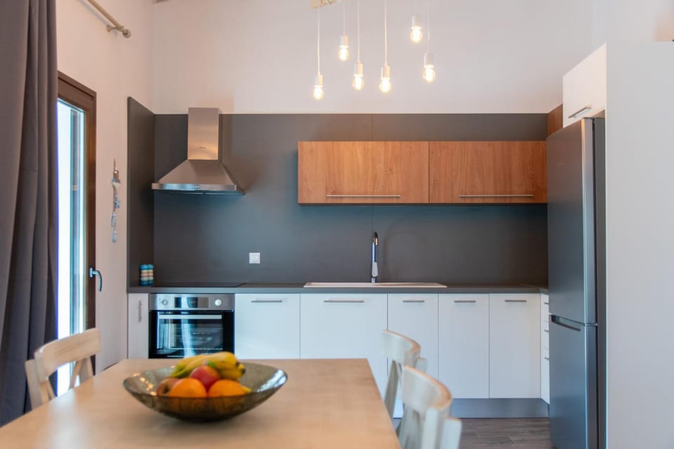 Kitchen or kitchenette, Dining area, pet friendly, stove