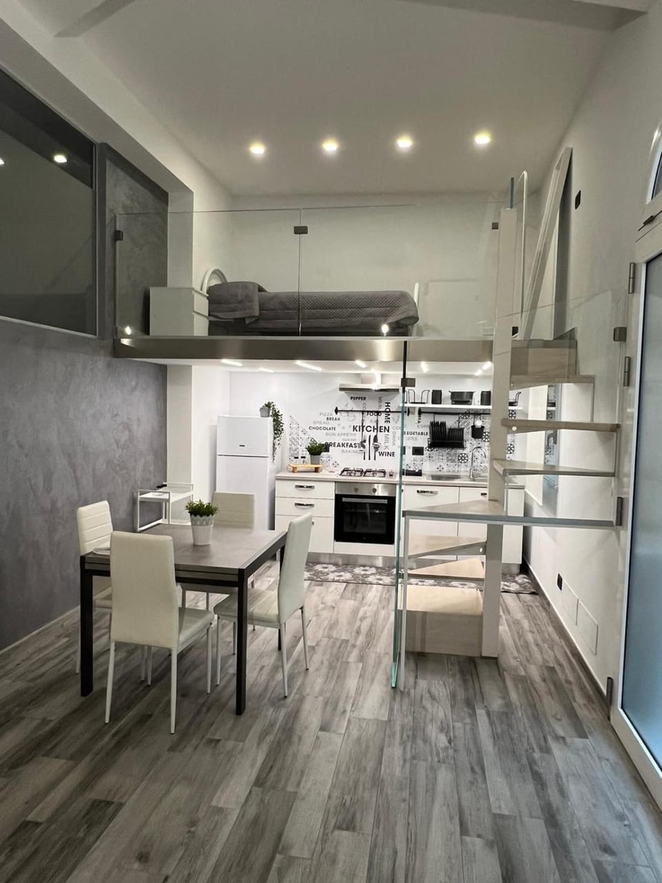 Kitchen or kitchenette, Living room, Dining area, minibar, oven, stove
