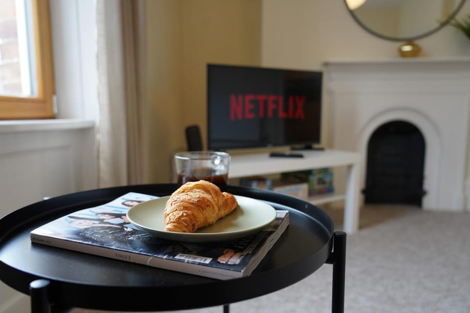 TV and multimedia, Living room, Food and drinks