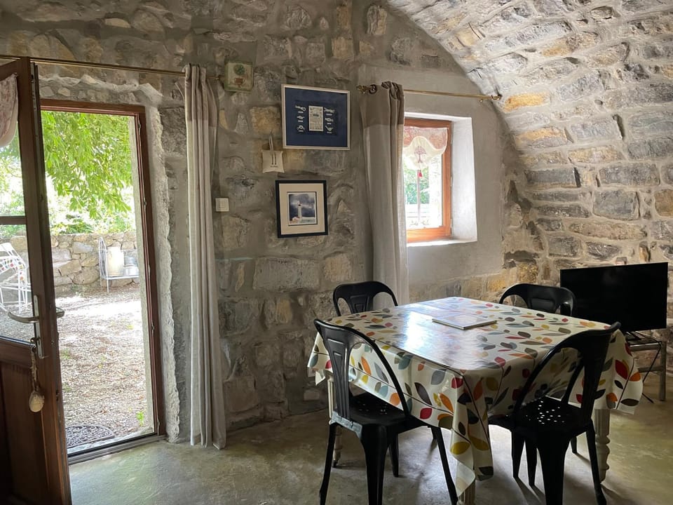Dining area, Meals