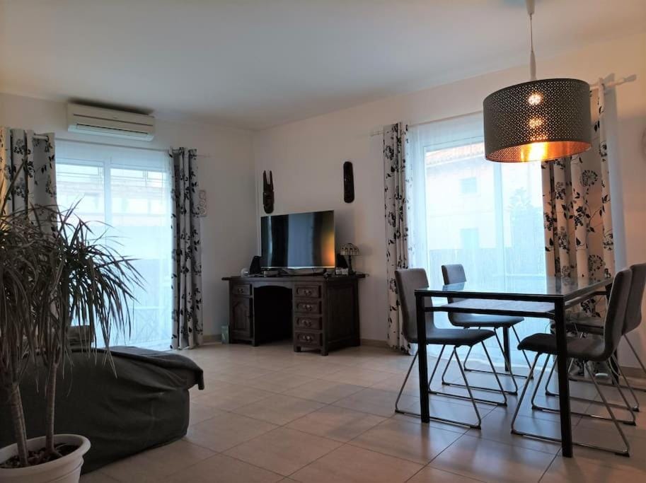 Living room, Seating area, air conditioner