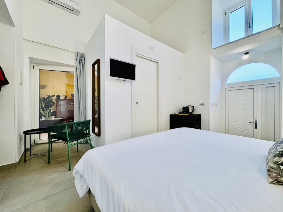 Bed, TV and multimedia, Photo of the whole room, Bedroom, air conditioner