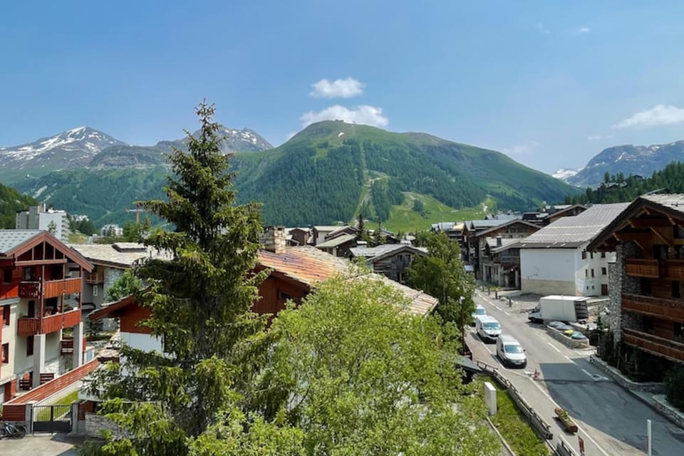 Apt with balcony and beautiful view in Val-d'Isère Apartment in Val dIsere