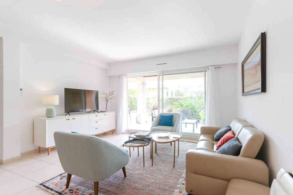 NEW ! VILLA with Parking Collective Pools Garden and AC - BENAKEY Villa in Cannes