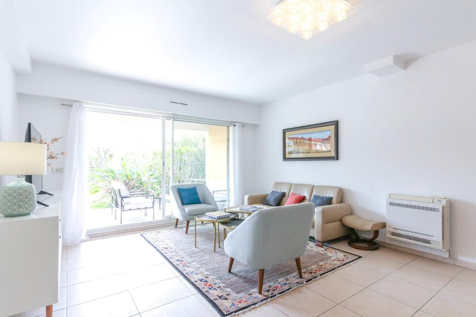 NEW ! VILLA with Parking Collective Pools Garden and AC - BENAKEY Villa in Cannes