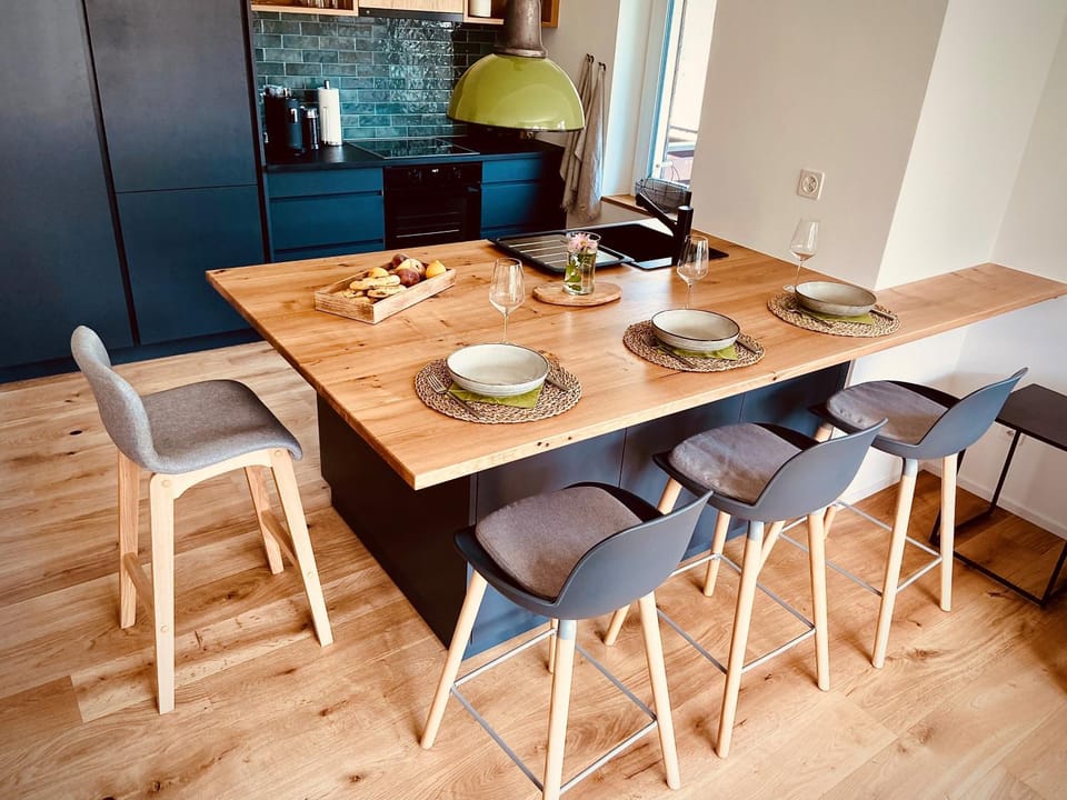 Kitchen or kitchenette, Seating area, Food