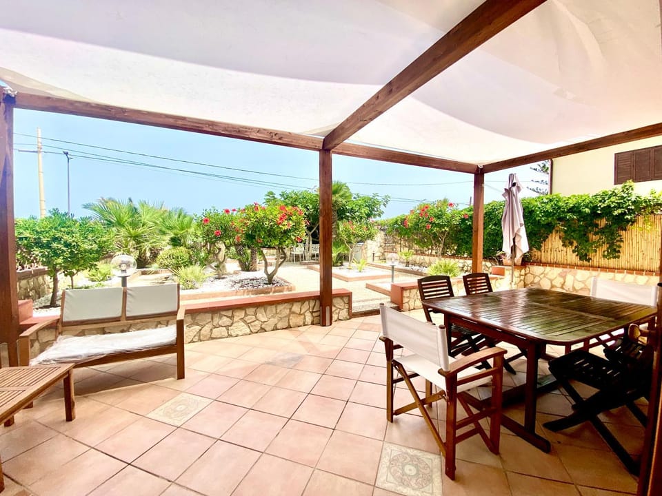 Casa Perla Marina sul mare by BookTripSicily Apartment in Castellammare del Golfo