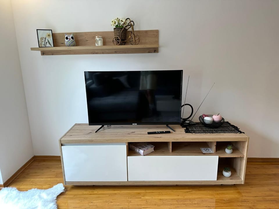 Communal lounge/ TV room, TV and multimedia, Evening entertainment