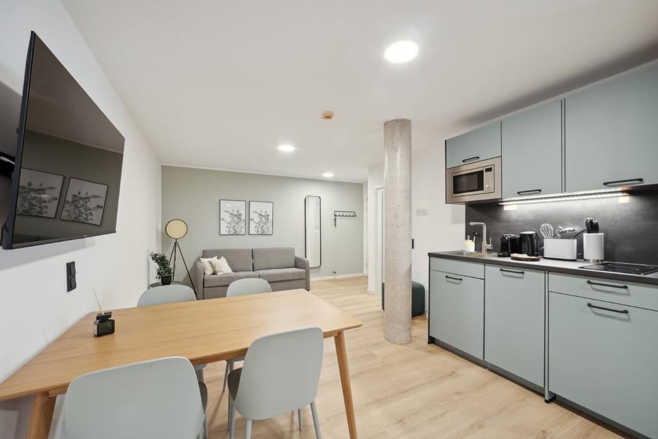 Kitchen or kitchenette, Seating area, Dining area