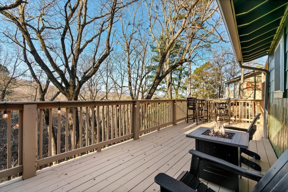 Cabin with Spectacular View with HOT TUB in the Smoky MTNS Cabin in Gatlinburg