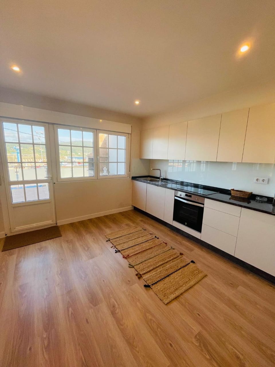 Kitchen or kitchenette, dishwasher, pet friendly, stove