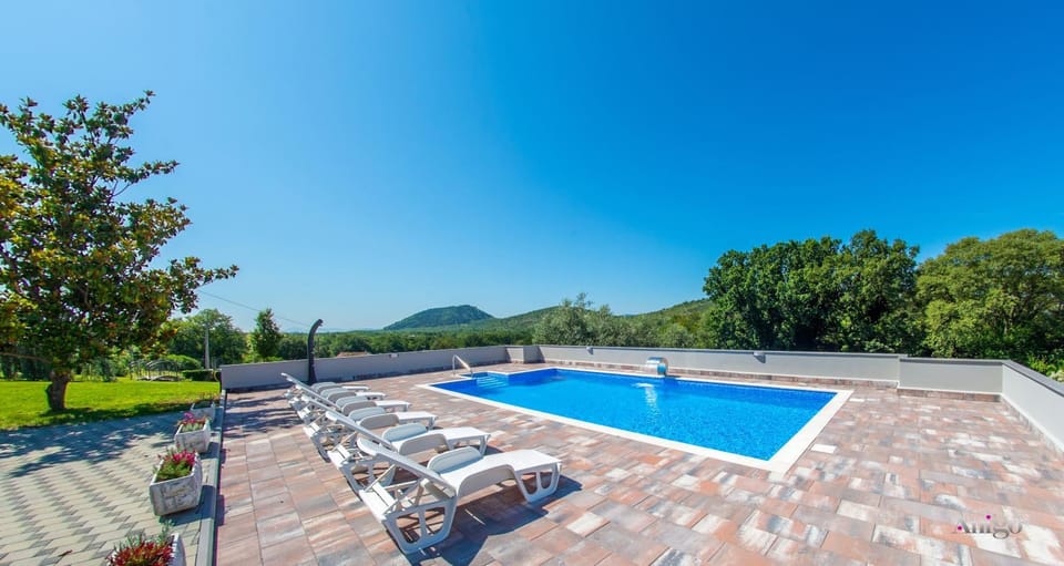 Pool view, Swimming pool, sunbed